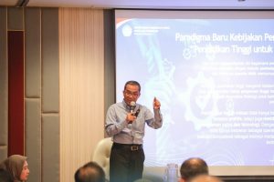 Kepmen Baru: Kemendiktisaintek Naikkan Dosen Tidak Tetap